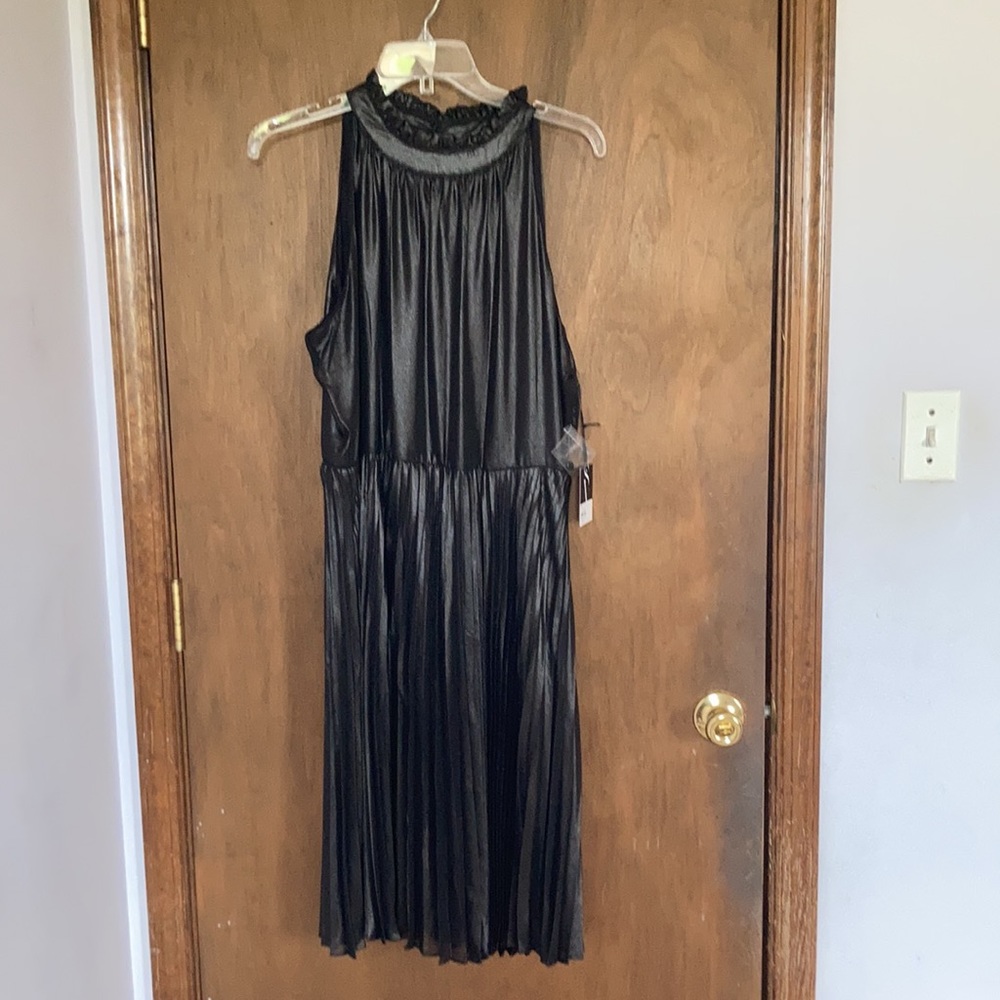 Relist Simply Vera Vera wang pleated bottom fit & flare black dress XL - Picture 4 of 16